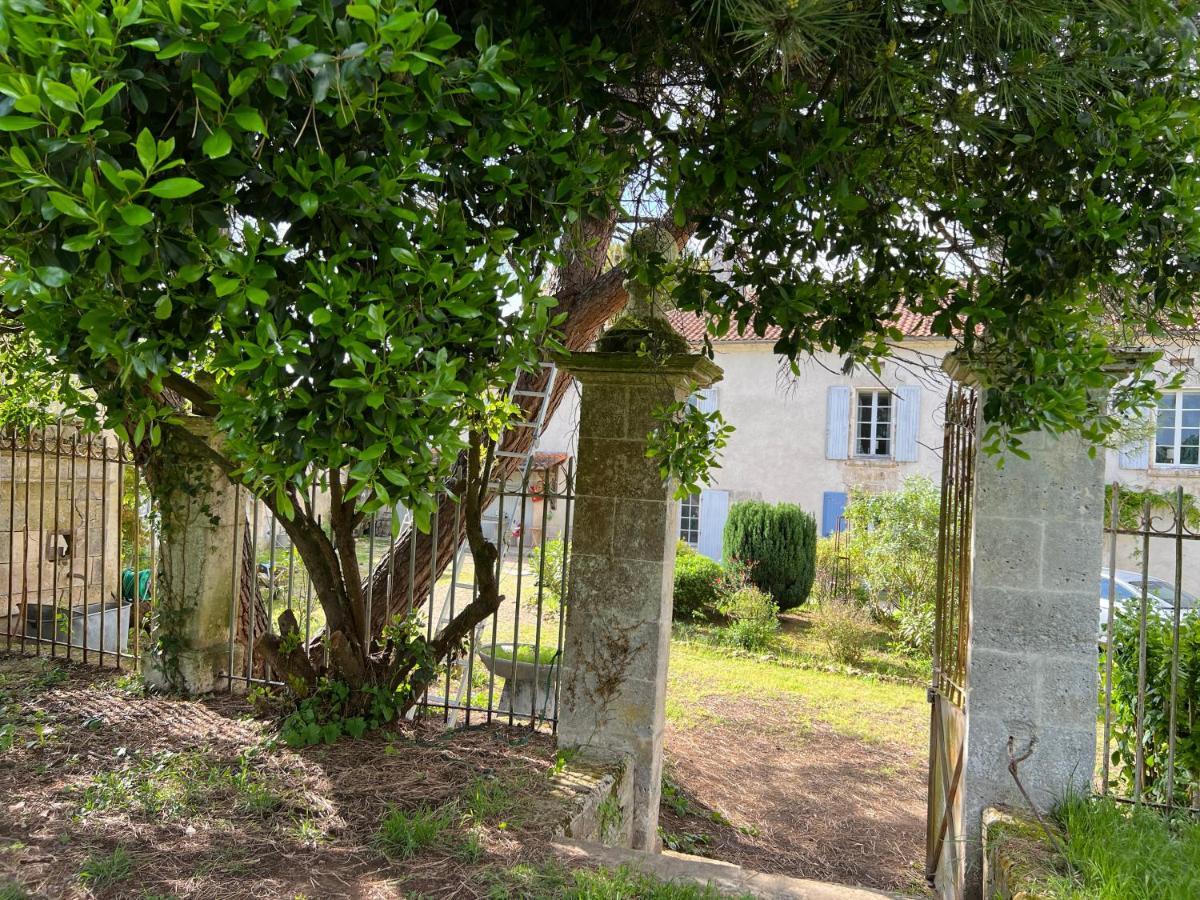 Le Loriot Bed & Breakfast Champagne-et-Fontaine Exterior photo